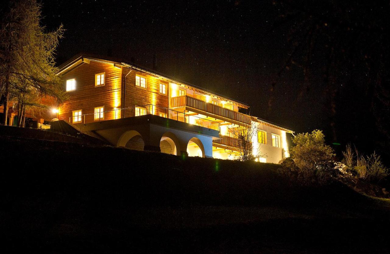 Hotel Chasa Al Battaporta Tschierv Exterior foto