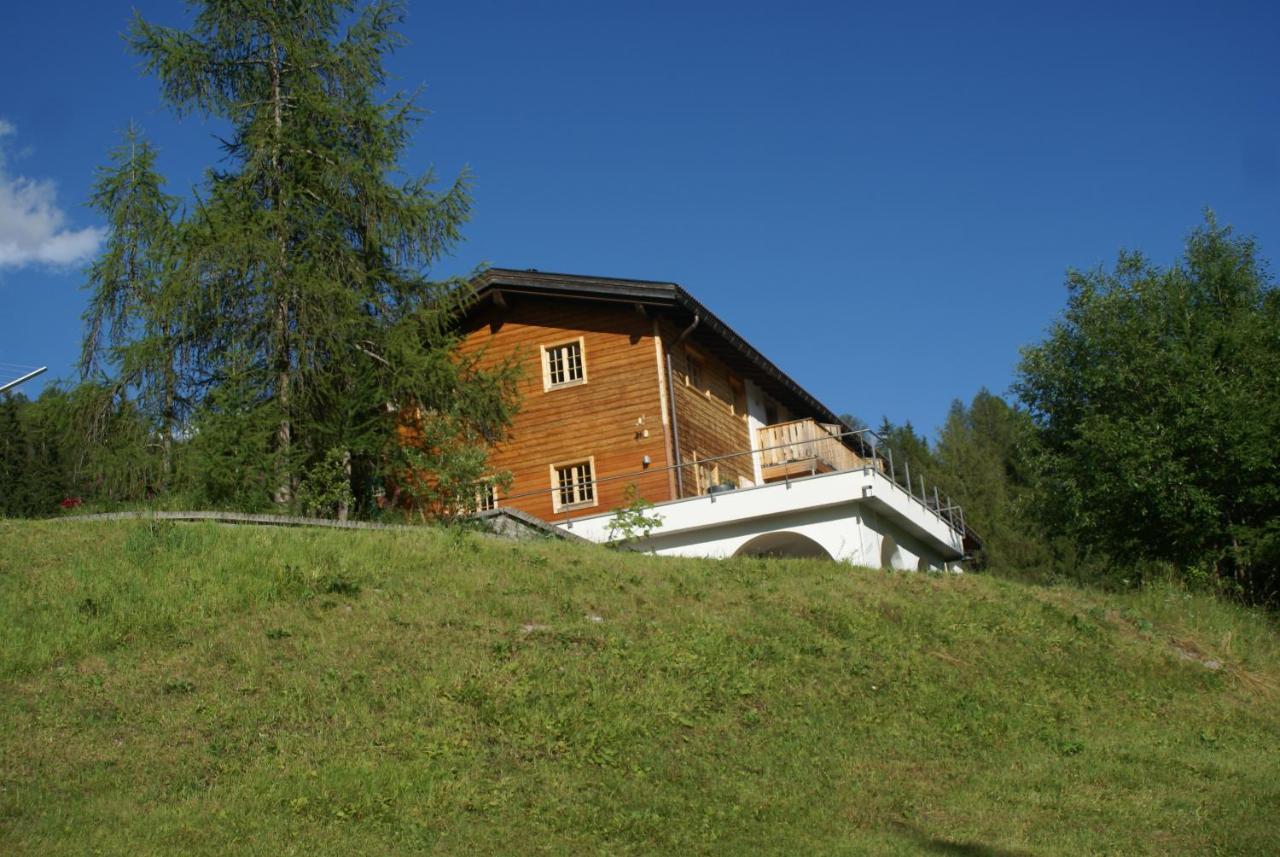 Hotel Chasa Al Battaporta Tschierv Exterior foto